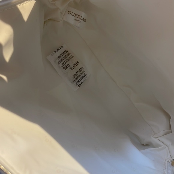 COPY - GUERLAIN PARIS Cosmetic Bag, white with a beautiful soft exterior / 🐝 go - Picture 9 of 9